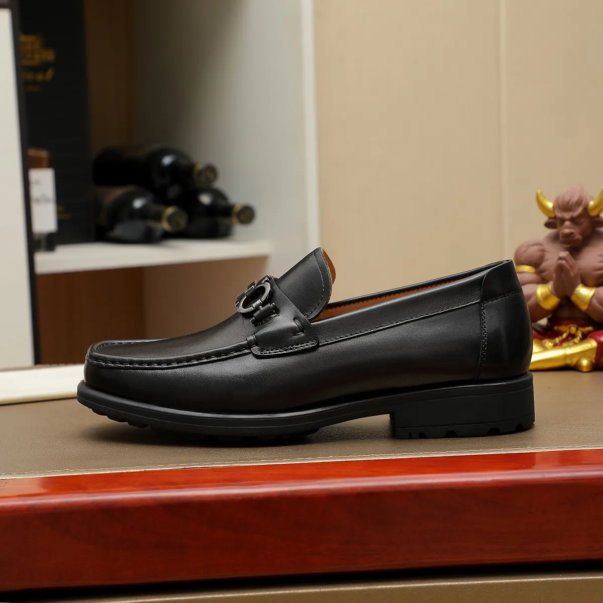 Men's shoes 250 Ferragamo [Ferragamo] top imported suit men's shoes 💯Original copy of the official website, product materials: selected imported embossed calfskin + luxury hardware buckle accessories ~ imported water-dyed cow 🐂 leather lining. Strong three-dimensional visual effect, original combination outsole, multiple colors available😘 Size: 39-44 (38.45.46. Customized)
